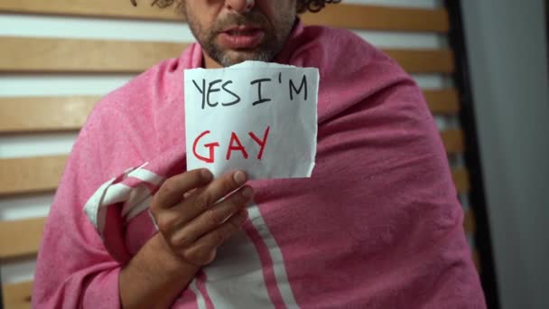 Čtyřicetiletý Muž Řekne Ano Jsem Gay Odcházím Konceptu Lgbt Svobodní — Stock video