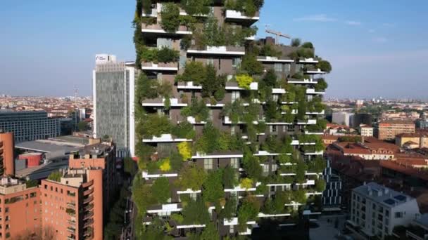 이탈리아 밀라노 2023 보스코 Verticale 건물의 생태적이고 가능한 나무와 나무와 — 비디오