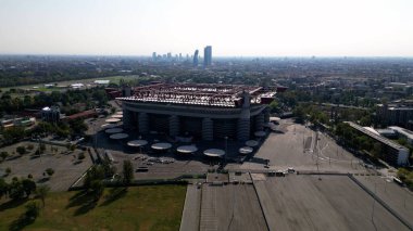 Avrupa, İtalya, MIIan 08-23-23 Avrupa, İtalya, Milan La Maura hipodromu Milan A.C. 'nin San Siro yerine yeni futbol stadyumu yapmak istediği yer - insansız hava aracı manzarası.