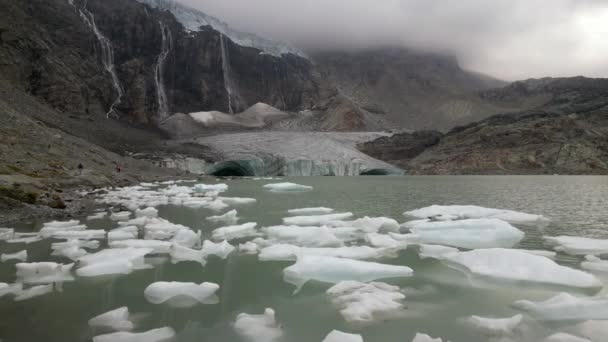 Вид Беспилотника Fellaria Тающий Ледник Падающие Айсберги Куски Льда Плаваем — стоковое видео