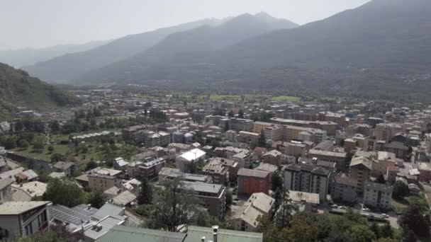 ヨーロッパ イタリア ソンドリオ 2023 ソンドリオはアルプスに近いロンバルディアの小さな山の都市です — ストック動画