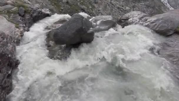 Blick Von Oben Auf Den Wasserfall Mit Schmelzwasser Aus Dem — Stockvideo