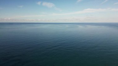 Deniz suyunun üstünden güzel bir manzara