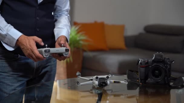 Italia Milán Fotógrafo Bienes Raíces Utilizando Drone Profesional Cámara Para — Vídeos de Stock
