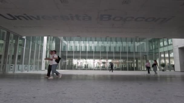 Europa Italia Milano Campus Universitario Bocconi Studenti Tutto Mondo — Video Stock