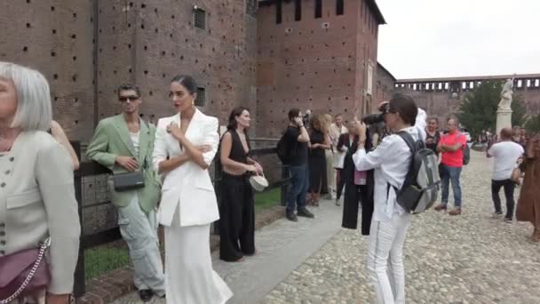 Europa Italien Mailänder Modewoche Vip Prominente Influencer Und Blogger Kommen — Stockvideo