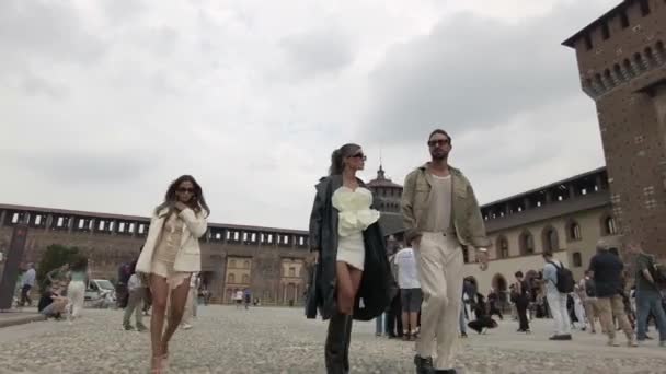 Europa Italien Milano Modeuge Vip Berømtheder Influencers Bloggere Ankommer Til – Stock-video