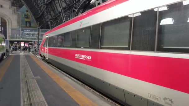 Europa Italien Mailand Centrale Bahnhof Der Innenstadt Frecciarossa Schnellzug 300Km — Stockvideo