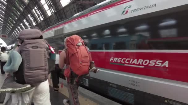 Europa Italien Milano Centrale Tågstation Centrum Staden Frecciarossa Snabbtåg 300Km — Stockvideo