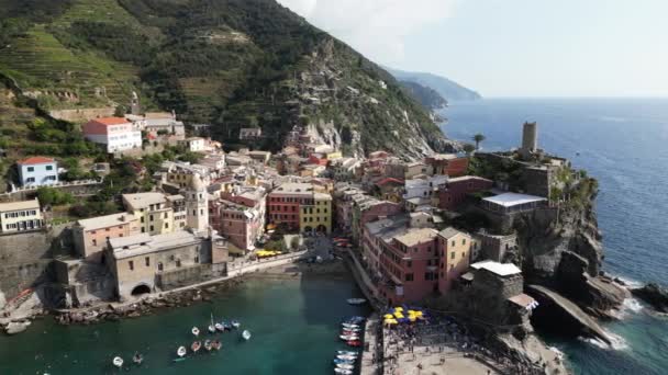 意大利 利古里亚 Cinque Terre Drone的Vernazza空中景观 Cinque Terre是世界各国游客的热门旅游胜地 — 图库视频影像