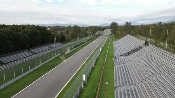 ヨーロッパ イタリア10 23モンツァ国立オートドロームは モンツァ公園内に位置する国際的なF1レーシングサーキットです — ストック動画