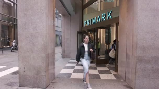 European Italy Milan 2023 New Opening Store Primark Store Downtown — 图库视频影像