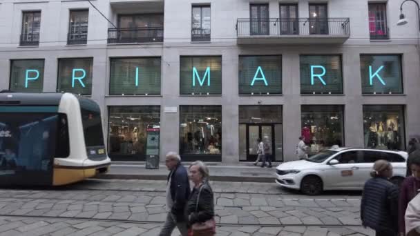 Europa Italia Milán 2023 Nueva Tienda Apertura Tienda Primark Centro — Vídeos de Stock
