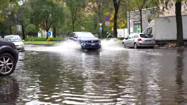 Avrupa Talya Milano Şehirde Sel Şiddetli Yağmur Seveso Nehirlerinin Taşması — Stok video
