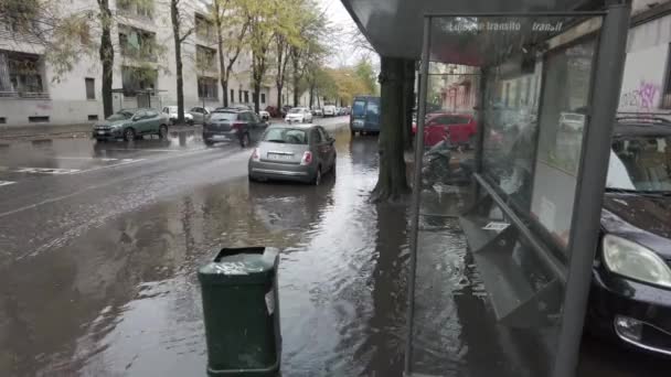 Europa Italien Milano Översvämning Staden Och Översvämningar Grund Kraftiga Regn — Stockvideo