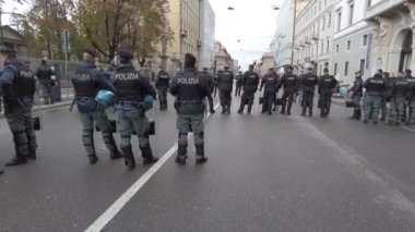 Avrupa, İtalya, Milan 11-6-23 - Hamas ve İsrail arasında Gazze 'de başlayan savaşın ardından Filistin' e destek gösterileri