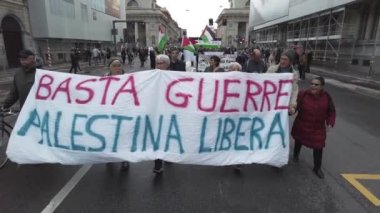 Avrupa, İtalya, Milan 11-6-23 - Hamas ve İsrail arasında Gazze 'de başlayan savaşın ardından Filistin' e destek gösterileri