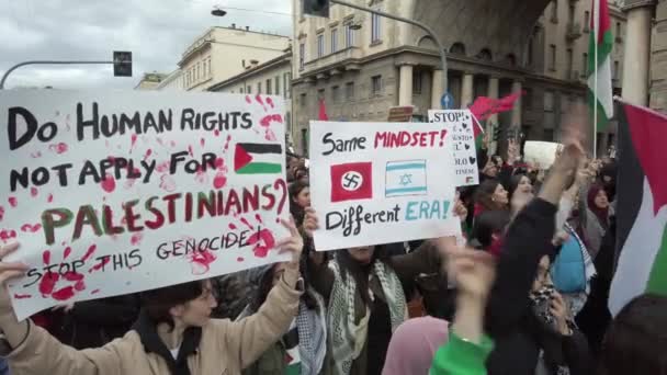 ヨーロッパ イタリア ミラノ11 ガザでのハマスとイスラエルとの戦争が始まった後 パレスチナを支援するデモ — ストック動画