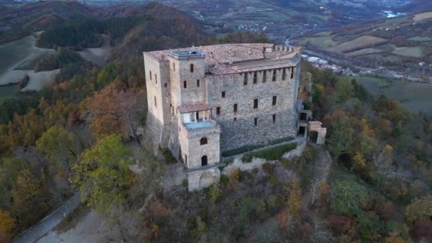 ヨーロッパ イタリア ザヴェッテッロパヴィア 2023 カステッロ ダルヴェルメ ザヴァッタレッロ 中世の城の観光名所 オルトレッポロンバルディ — ストック動画
