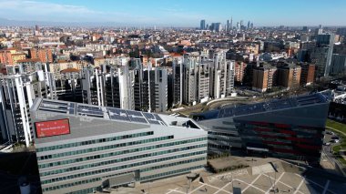 ITALY, MILAN 12-25-2023 İHA hava görüntüsü CityLife bölge alışveriş alanı yeni gökdelenler