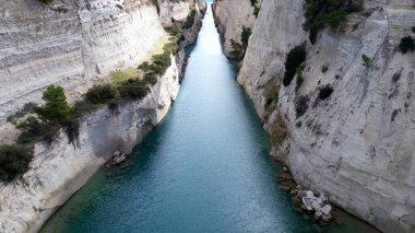 Korint Körfezi 'ni Yunanistan' ın Ege Denizi 'ndeki Saronik Körfezi' ne bağlayan Korint Kanalı - hava aracı atışı