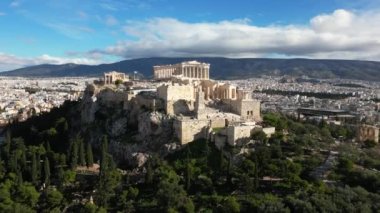 Yunanistan 'da Akropolis, Atina' da Parthenon, Yunanistan 'ın ünlü turistik merkezi, Antik Yunan insansız hava aracı manzarası - Atene' deki Unesco Heritage dünyasının imzalı hedefi