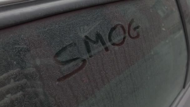 Smog Pm10微粒子は燃焼から塵を汚染します 車の交通と家庭の暖房は ミラノの法的限界を超える大気汚染を生成します 気候変動と地球温暖化 — ストック動画