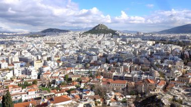 Atina 05,22,2024 Lycabettus Mont Little Mountain Atina şehir merkezindeki Acroplis Parthenon turizm merkezinden Yunanistan 'a bakıyor