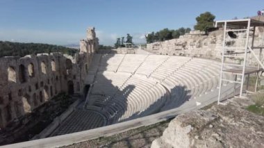 Atina 'da 05,22,2024 Akropolis, Atina' da Parthenon, Yunanistan 'ın ünlü turistik merkezi, Antik Yunan tarihi - Unesco Heritage dünyası, antik amfi tiyatro