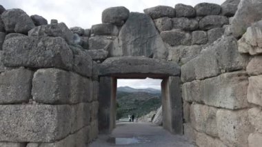 Yunanistan 'ın kuzeydoğusundaki Mycenae antik kalesinin arkeolojik sahası MÖ 12. yüzyılın Yunan yerleşimi. Akropolis Agamennone 'nin kalıntıları.