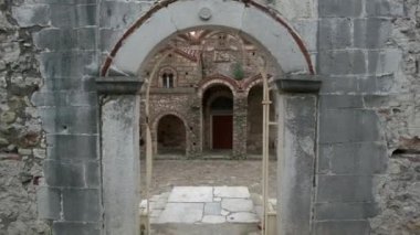 Mystras veya Mistras, Yunanistan 'ın Peloponnese eyaletinin Laconia şehrinde yer alan bir şehirdir. İnsansız hava aracı görüntüsünü mahveder