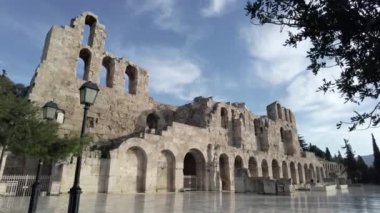 Atina 'da 05,22,2024 Akropolis, Atina' da Parthenon, Yunanistan 'ın ünlü turistik merkezi, Antik Yunan tarihi - Unesco Heritage dünyası, antik amfi tiyatro