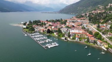 Bellano ve Varena, İtalya 'nın Lombardy bölgesinde bulunan Lecco ilinin Como Gölü' nün doğu kıyısında yer alan küçük kasabalardır. Cammino del Viandante 'den İHA hava görüntüsü