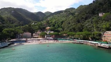 Avrupa, İtalya, Liguria insansız hava aracı Santa Margherita ve Portofino 'daki muhteşem Paraggi Sahili manzarası