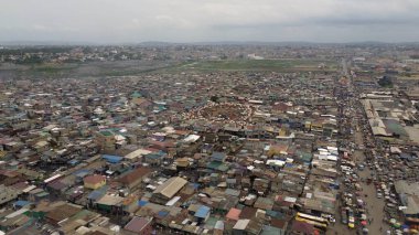 Gana, Accra, 10,18,24 AGBOGBLOSHIE çalışanı Afrika 'nın en büyük gecekondu çöplüğünde elektronik ve plastik atık için yaşıyor. Odaw Nehri Yüksek Çevre Zehirli Kirlilik Alanı, İklim Değişikliği 