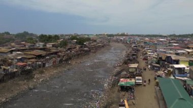 Gana, Accra, 10,18,24 AGBOGBLOSHIE çalışanı Afrika 'nın en büyük gecekondu çöplüğünde elektronik ve plastik atık için yaşıyor. Odaw Nehri Yüksek Çevre Zehirli Kirlilik Alanı, İklim Değişikliği 