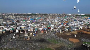 Gana, Accra, 10,18,24 AGBOGBLOSHIE çalışanı Afrika 'nın en büyük gecekondu çöplüğünde elektronik ve plastik atık için yaşıyor. Odaw Nehri Yüksek Çevre Zehirli Kirlilik Alanı, İklim Değişikliği 