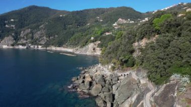 İtalya 'nın kuzeybatısındaki Liguria bölgesinin güzel manzarası.