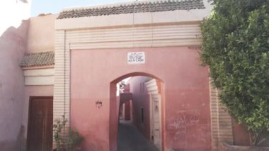 Afrika, Fas, Marakeş 01.23.2025 Medine 'de Jemaa el Fna mirasına yakın bir turizm merkezi. 