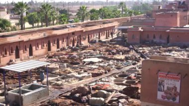 Afrika, Fas, Marakeş 12,28,2024 Marakeş 'teki Sidi Yacoub tabakhanesi Marakeş' in Medine çarşısında deri eski ve geleneksel renk işleme sistemleriyle renklendirilmiştir.