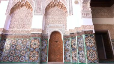 Afrika, Fas, Marakeş 12,28,2024 Ben Youssef Madrasa, Marakeş 'in Medine çarşısında Arap-Endülüs mimarisi üzerine kurulu bir Kuran okuludur.