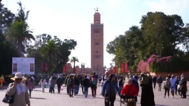 Afrika, Fas, Marakeş 21.01.2025 Koutoubia İslami Cami, Jemaa el Fna yakınlarındaki turizm merkezi.