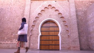 Afrika, Fas, Marakeş 01.23.2025 Koutoubia 'daki Fas kapısı İslami Cami merkezi.  