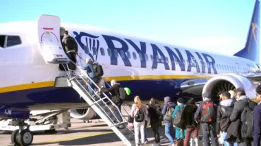 Fas Marakeş 01.17.2025 - Ryanair uçak şirketi, Marakeş Menara Havaalanı 'nda düşük maliyetli uçuş