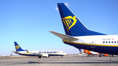 Fas Marakeş 01.17.2025 - Ryanair uçak şirketi, Marakeş Menara Havaalanı 'nda düşük maliyetli uçuş
