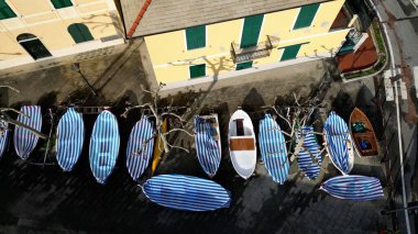 Avrupa, İtalya, Ligurya - Cinque Terre 'ye yakın Cenova eyaletindeki Moğolistan küçük deniz köyü - tekneler