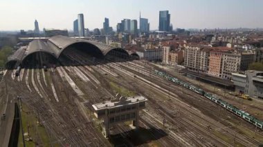 Tren, İtalya 'nın Milano şehrinin ana tren istasyonu.