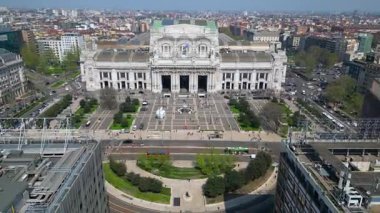 Milano Centrale İtalya 'nın Milano şehrinin ana tren istasyonudur.