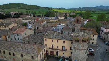Avrupa, İtalya, Umbria, Perugia, Mugnano, Tuscan Umbrian Apennines 'in ortaçağ duvarları arasında yer alan bir köydür.