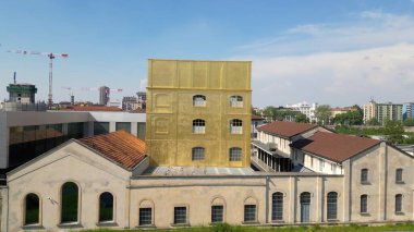 Şehir merkezindeki Olimpik köy binaları. Avrupa, İtalya, Milan 